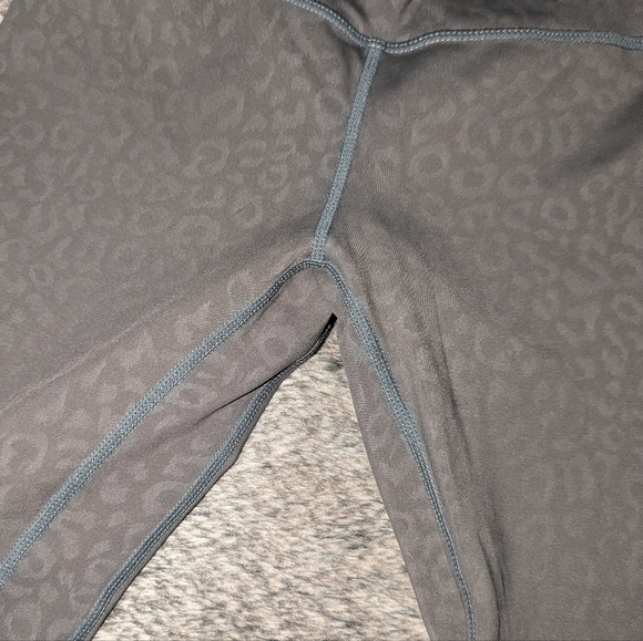 Born Primitive Fierce Legging Green Leopard Women's Small - Picture 4 of 8